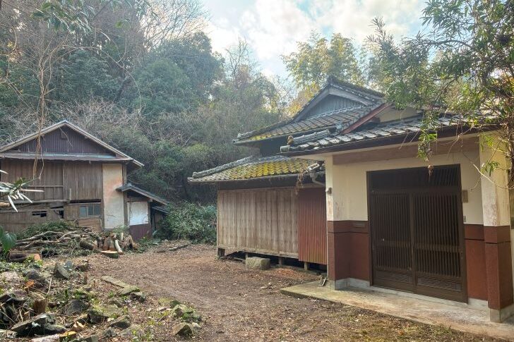 姫戸町二間戸／寺陣内